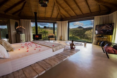 Day, Photo of the whole room, Mountain view