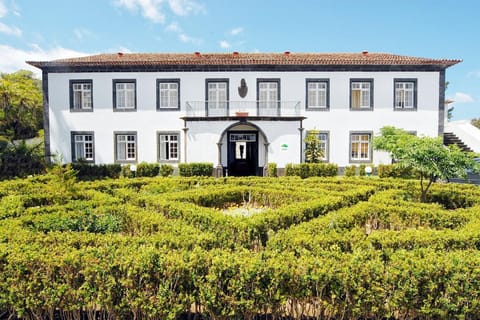 Property building, Facade/entrance, Garden