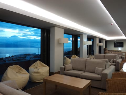 Communal lounge/ TV room, Living room, Sea view