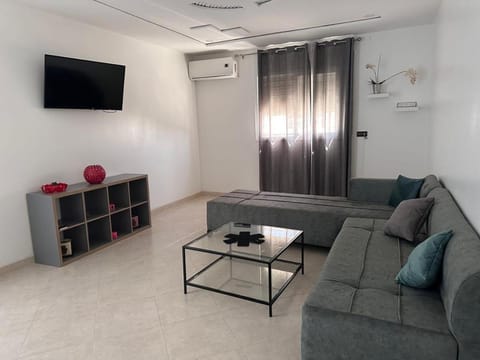 TV and multimedia, Living room, Seating area, air conditioner