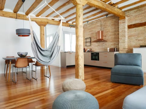 Living room, Fitness centre/facilities, Entertainment, locker, pet friendly