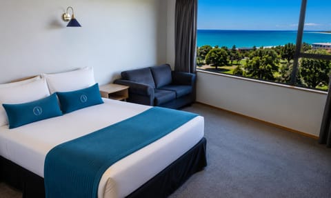 Bed, Natural landscape, Photo of the whole room, Bedroom, Sea view