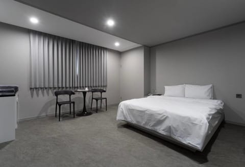Bed, Living room, Photo of the whole room, Bedroom
