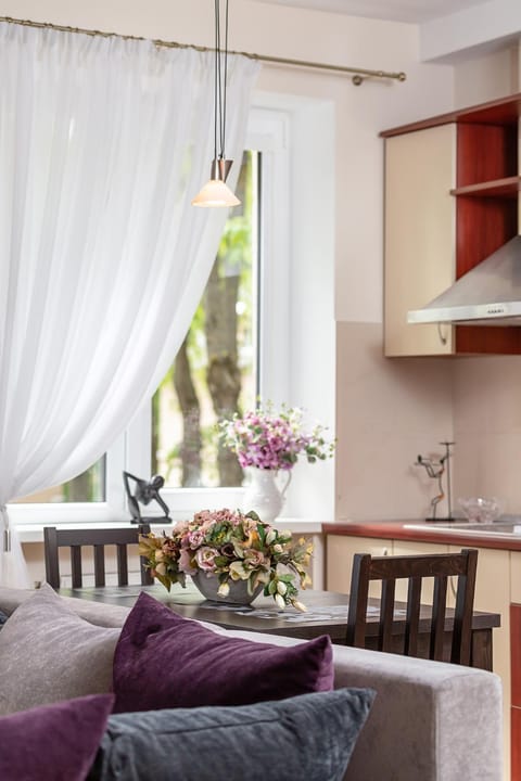 Living room, Dining area