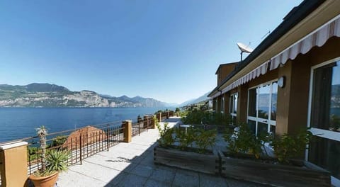 Balcony/Terrace, Lake view