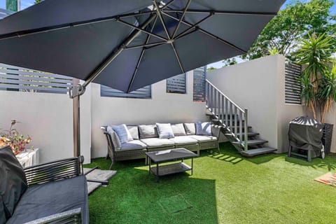 Spring, Garden, View (from property/room), Balcony/Terrace, Seating area, Garden view, sunbed