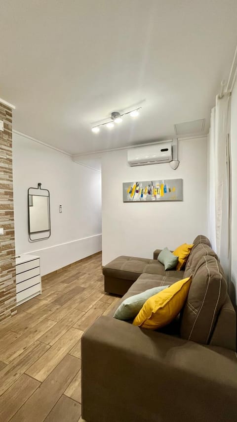 Living room, Seating area, air conditioner