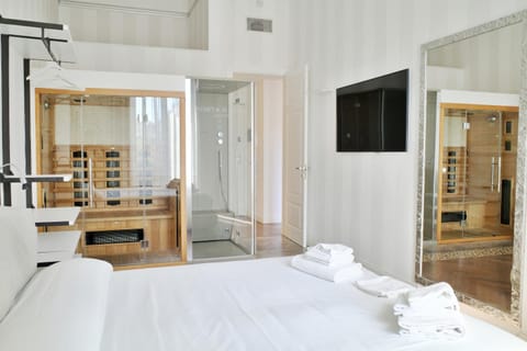 Sauna, Bedroom