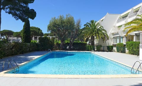 Property building, Swimming pool, Swimming pool