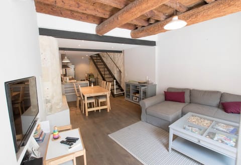 La Place, Clim - Double Terrasse House in Arles