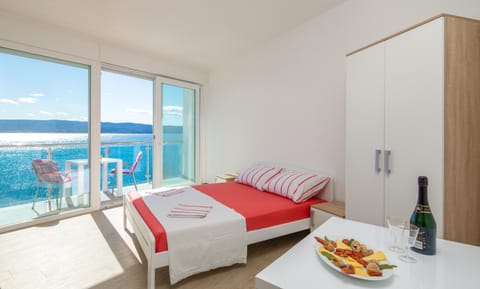 Bed, Balcony/Terrace, Bedroom, Sea view