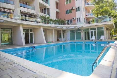 Swimming pool, Swimming pool