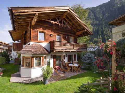 Property building, Garden, Garden, Seating area, Dining area, Garden view, Garden view, Mountain view, Mountain view, Sunrise, sunbed