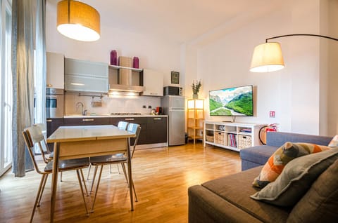 TV and multimedia, Kitchen or kitchenette, Living room
