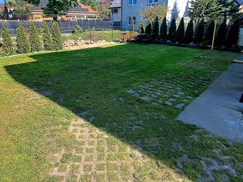 Garden, Parking