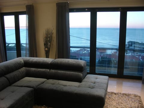 Communal lounge/ TV room, Sea view, Sunset