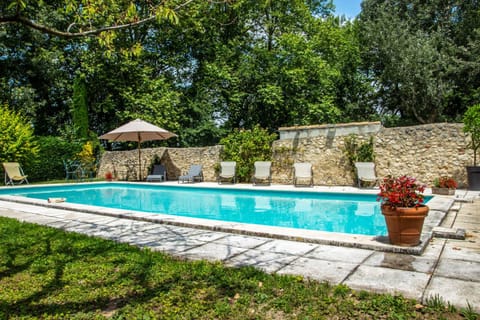 Stunning farmhouse with heated private pool in Provence House in Pernes-les-Fontaines