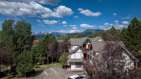 Property building, Bird's eye view, Mountain view