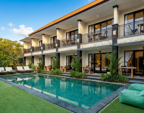 Property building, Pool view, Swimming pool, sunbed