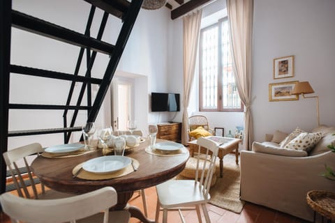 Living room, Seating area, Dining area