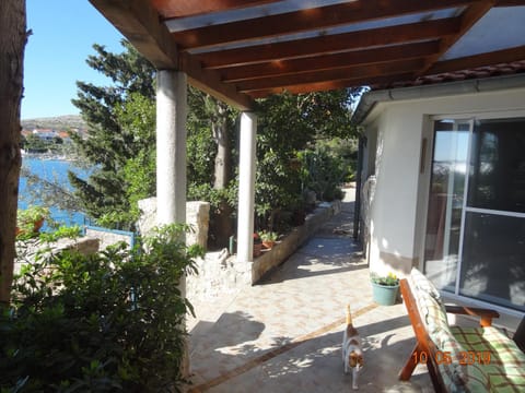 Property building, Balcony/Terrace, Seating area, Sea view