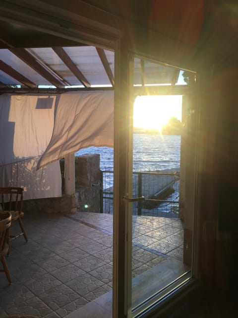 Communal lounge/ TV room, TV and multimedia, Balcony/Terrace, Living room