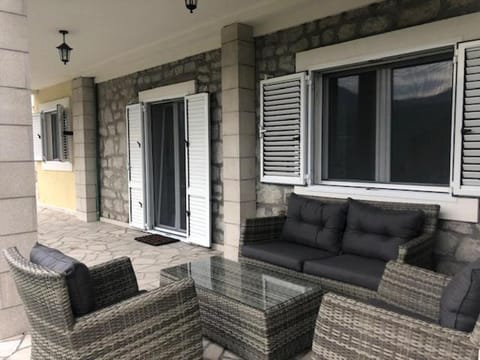 Patio, Balcony/Terrace, Seating area