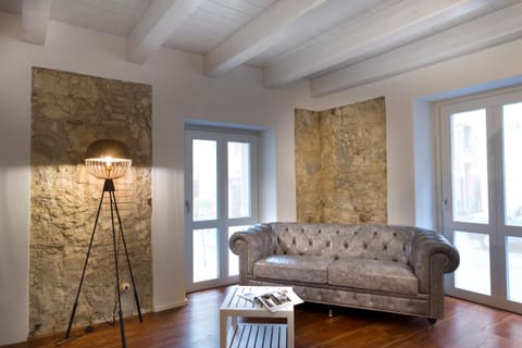 Communal lounge/ TV room, Living room, Lobby or reception, Decorative detail, Seating area