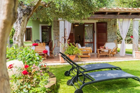 Property building, Garden, Garden view, sunbed
