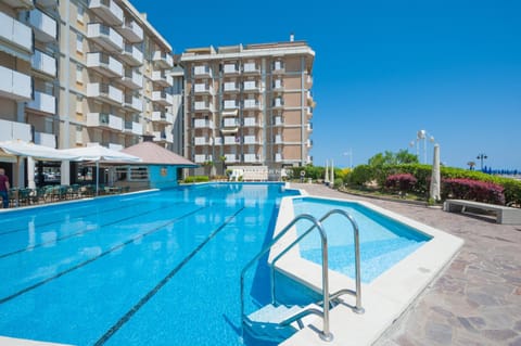 Property building, Summer, Swimming pool, Breakfast