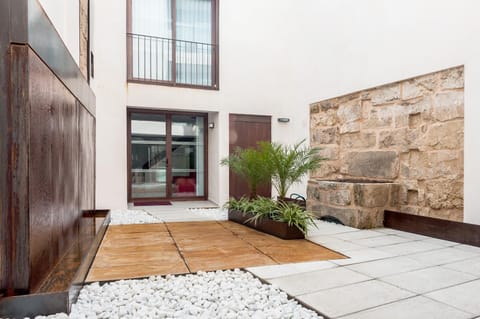 Patio, Facade/entrance