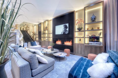 Communal lounge/ TV room