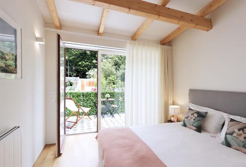 Bed, Garden, Balcony/Terrace, Photo of the whole room, Bedroom, Garden view