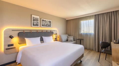 Bed, Living room, Seating area, Bedroom