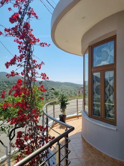 Patio, Spring, Day, Natural landscape, View (from property/room), Balcony/Terrace, Mountain view