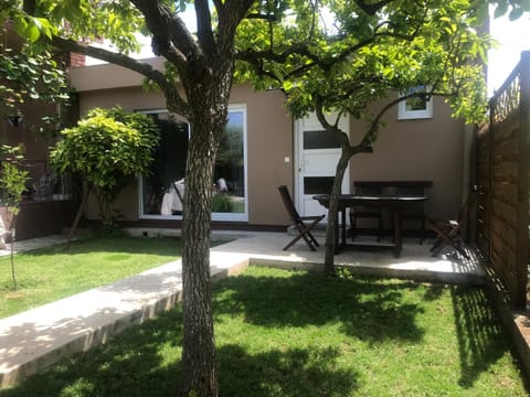 Facade/entrance, Garden