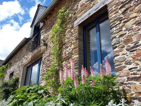Property building, Facade/entrance, Garden