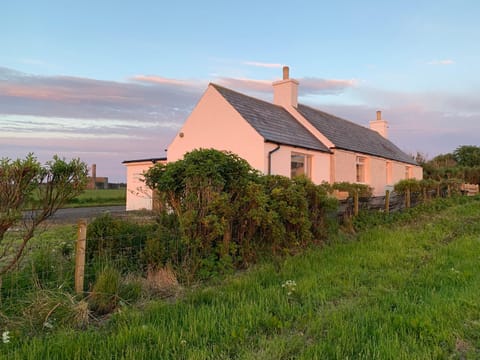 Bayview Cottage, Dunnetbay accommodation Apartment in Scotland