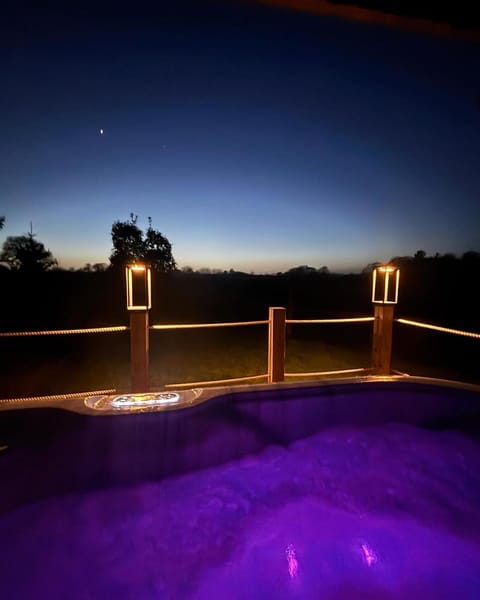 Garden, Hot Tub, View (from property/room), Garden view, Landmark view