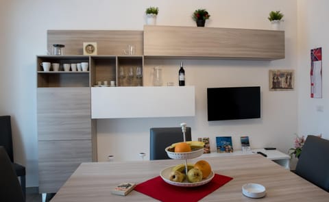 Food and drinks, Dining area, Food, Breakfast, Drinks, Alcoholic drinks