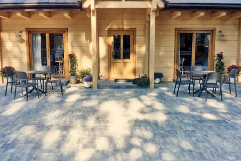 Facade/entrance, Balcony/Terrace