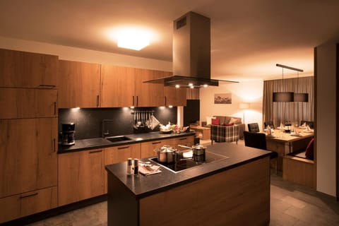 Photo of the whole room, Decorative detail, kitchen