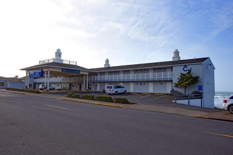 Property building, Facade/entrance, Property logo or sign, Beach, Sea view, Street view, Family