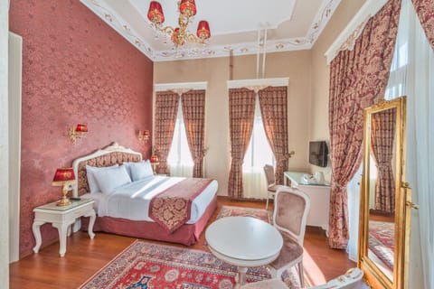 Photo of the whole room, Decorative detail, Dining area