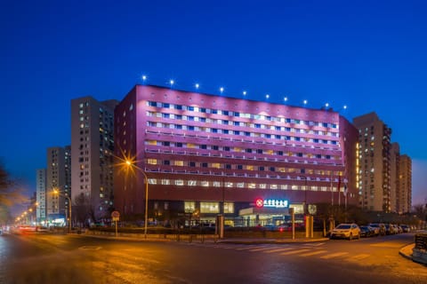 Property building, Night, City view, Location, Parking