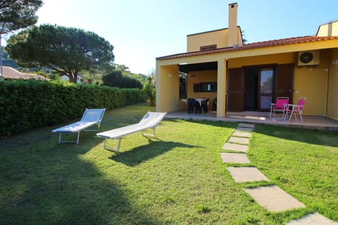 Facade/entrance, Garden