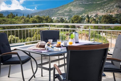 Balcony/Terrace, Mountain view