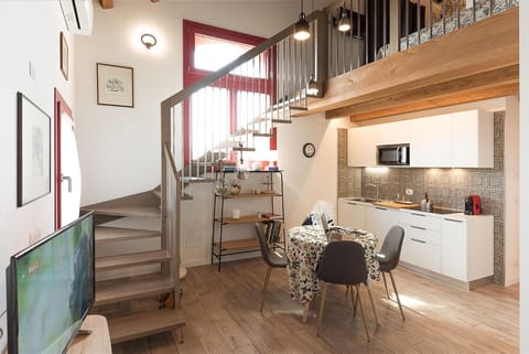 Seating area, Dining area