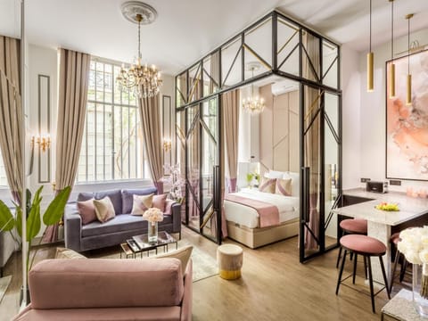 Bed, Living room, Photo of the whole room, Seating area, Dining area, Bedroom