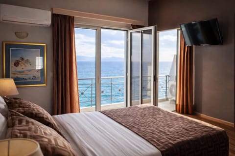 Bed, Bedroom, Sea view